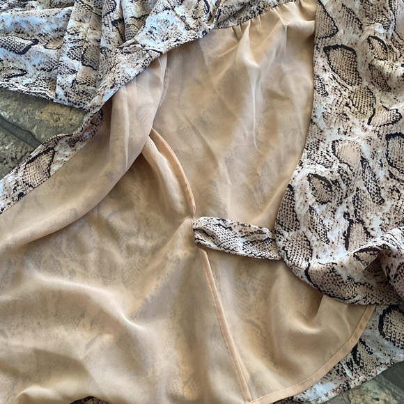 Walter Baker Snake Print Wrap Blouse Size Medium - Picture 9 of 11